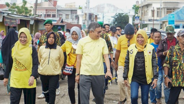 Ketua DPD I Golkar Sulsel Taufan Pawe (TP), dan Ketua DPD II Sinjai Andi Kartini Ottong mengunjungi Tempat Pelelangan Ikan (TPI) Higienis Lappa, Kabupaten Sinjai, pada Jumat (2/9/2022).