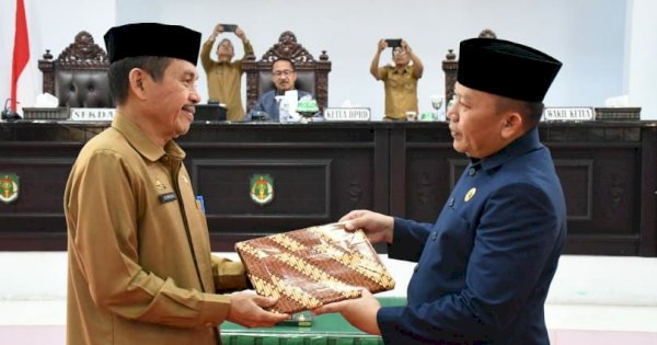 Sekda Luwu Utara Serahkan 2 Ranperda ke DPRD