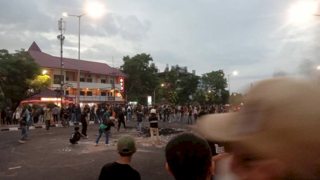 Sejumlah mahasiswa masih tampak berada di kampus UNM, Jalan AP Pettarani, pada Senin (5/9/2022).