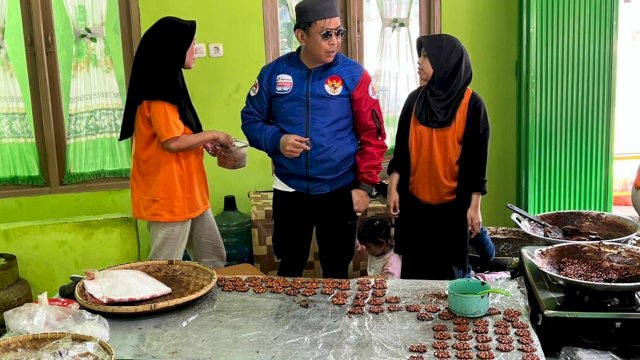 Anggota Komisi VI DPR RI Fraksi Partai NasDem, Muh Rapsel Ali mengunjungi pelaku usaha mikro, kecil dan menengah (UMKM) di Malino, Kecamatan Tinggimoncong, Kabupaten Gowa, Sulawesi Selatan.