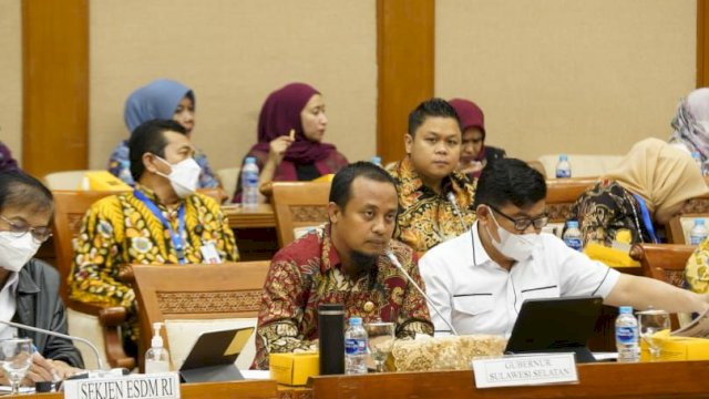 Gubernur Sulsel Andi Sudirman Sulaiman pada Rapat Dengar Pendapat (RDP) dengan Sekjen dan Plh Dirjen Minerba Kementerian ESDM RI dan RDPU dengan Gubernur Sulawesi Selatan, Gubernur Sulawesi Tengah, dan Sulawesi Tenggara oleh Panja Vale Komisi VII DPR RI di Ruang Rapat Komisi VII DPR RI, Jakarta, Kamis (8/9/2022).