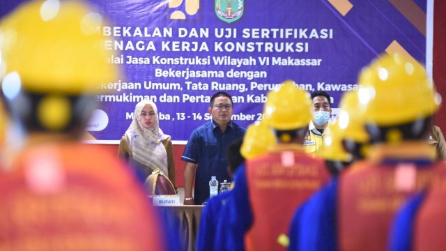 Pembekalan dan Uji Sertifikasi Tenaga Kerja Kontruksi Balai Jasa Konstruksi Wilayah VI Makassar Bekerja sama dengan DPUTRPKP2. Kegiatan ini dibuka langsung oleh Anggota Komisi V DPR RI Muhammad Fauzi, pada Selasa (13/09/2022).