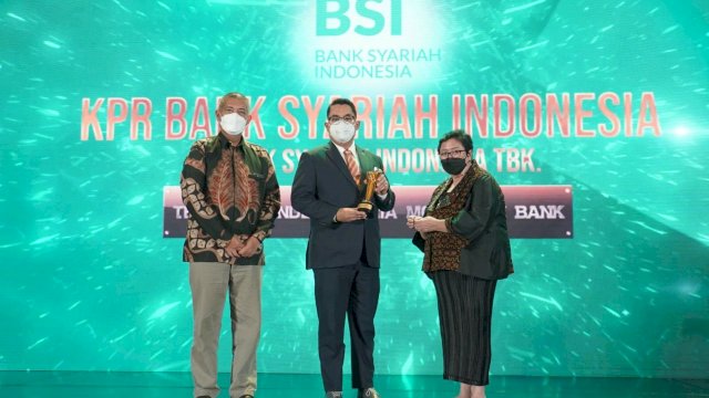 PT Bank Syariah Indonesia Tbk. (BRIS) melalui produk unggulan pembiayaan rumah yakni BSI Griya berhasil meraih penghargaan The Commended Mortgage Sharia Bank pada ajang Indonesia Property Award 2022, pada Rabu (7/9/2022). 