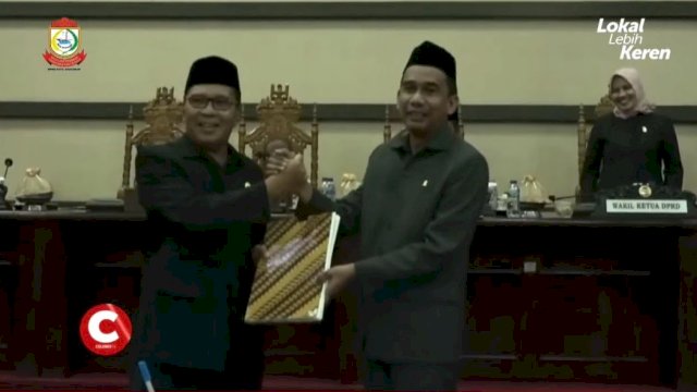 DPRD Kota Makassar bersama Pemerintah Kota Makassar melakukan penandatanganan nota kesepakatan rancangan Kebijakan Umum Anggaran (KUA) Prioritas Plafon Anggaran Sementara (PPAS) Perubahan APBD 2022, pada Rapat Paripurna DPRD Makassar, yang digelar di ruang papipurna, pada Senin (19/9/2022).