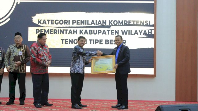 Bupati Takalar Syamsari, dalam acara BKN Award tahun 2022 di Baruga Pattingalloang, Rumah Jabatan Gubernur Sulsel, Makassar, pada Selasa (20/9/2022).