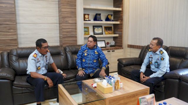 Pemerintah Provinsi Sulawesi Selatan (Sulsel) bersama Kantor Wilayah Kementerian Hukum dan HAM (Kanwil Kemenkumham) Sulsel menggelar rapat koordinasi terkait rencana kedatangan lima menteri di Sulsel, yang juga dihadiri lima gubernur, dalam kegiatan Direktorat Jenderal Kekayaan Intelektual (DJKI) Mengajar, Yasonna Mendengar, dan Roving Seminar, yang rencananya dilaksanakan pada 27-29 September. 