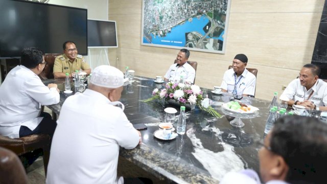 Wali Kota Makassar, Moh. Ramdhan 'Danny' Pomanto menerima kunjungan Kepala LPP Radio Republik Indonesia (RRI) Makassar, Edy Ivan di kediaman pribadinya, Jalan Amirullah, Senin (26/9/2022).