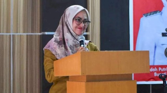 Bupati Lutra, Indah Putri Indriani saat memberikan arahan pada kegiatan Semiloka Komunitas Adat Terpencil, beberapa waktu lalu.