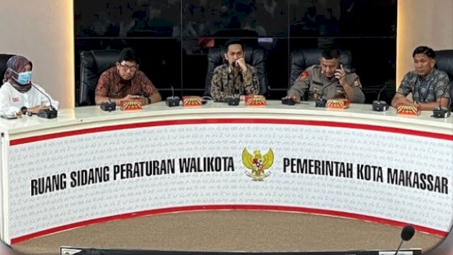 Kepala Dinas Pemuda dan Olahraga (Kadispora) Makassar, Andi Pattiware memimpin Rapat Koordinasi Persiapan Makassar Half Marathon bertempat di Ruang Sipakalebbi lantai 2 Kantor Balaikota