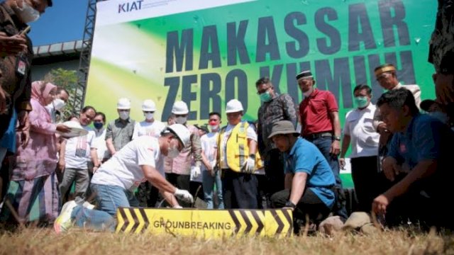 Komitmen Pemerintah Kota (Pemkot) Makassar dan Australia mengentaskan kawasan kumuh di timur kota dibuktikan melalui ground breaking pelatakan batu pertama program RISE di Untia, Kamis (1/9/2022).