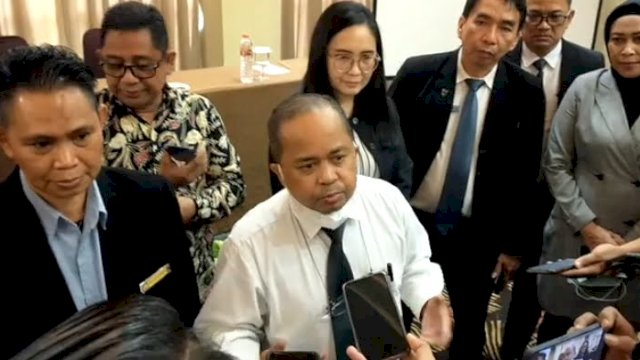 Ketua PHRI Sulsel, Anggiat Sinaga dalam konferensi pers di Hotel Santika Makassar, Jalan Sultan Hasanuddin, Senin (5/9/2022).