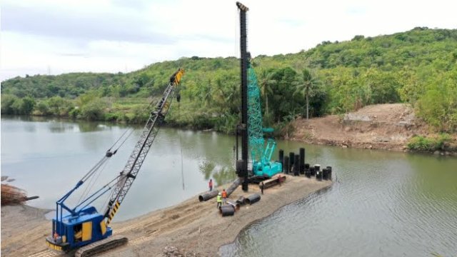 Penampakan proyek jembatan jalan lingkar atau suaka alam lestari, di Kecamatan Bacukiki Barat, Kota Parepare. (foto: Pemprov Sulsel)