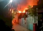 3 Rumah di Pemukiman Padat Penduduk di Makassar Dilalap Api