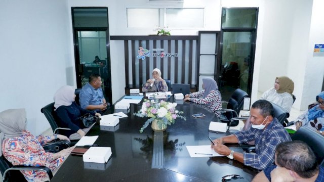 Dinas Pariwisata (Dispar) Kota Makassar diwakili Kabid Promosi dan Pemasaran, Yulianti SE didampingi Adyatama Kepariwisataan dan Ekonomi Kreatif, Rosniah S.Sos.,MM dan Kepala Bidang Pengembangan Kapasitas, Zulkifli Salam S.IP. menerima kunjungan kerja anggota DPRD Kabupaten Banggai, Sulawesi Tengah ke kantor Dinas Pariwisata Makassar, Kamis (01/09/2022).