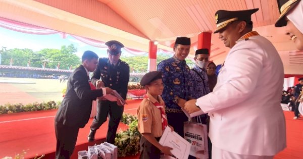 Dianggap Miliki Kecintaan Pada Bangsa, Enam Warga Maros Terima Penghargaan
