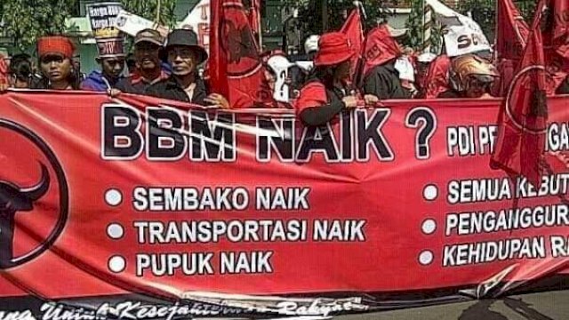 Demo kader PDIP menolak kenaikan harga BBM di era pemerintahan SBY-Boediono. (Foto: Twitter) 