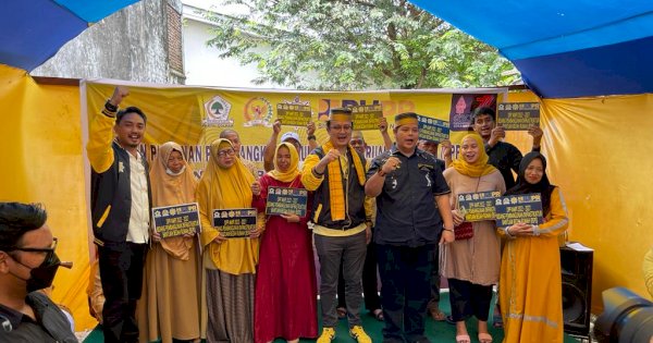 Ketum DPP AMPI Jerry Sambuaga Menyerahkan Bantuan Bedah Rumah Kepada Masyarakat Maros