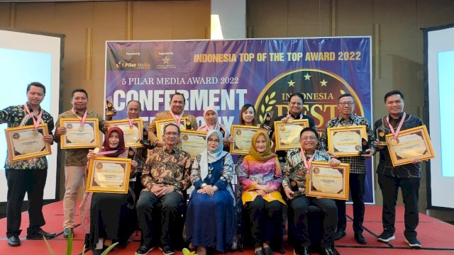 Perumda Air Minum (PDAM) Kota Makassar meraih penghargaan Nasional dari 5 Pilar Media Communication dalam Acara Indonesia Best Innovation Excellent Award 2022 yang berlangsung di Jambuluwuk Malioboro Hotel, Jumat malam (30/8/2022).