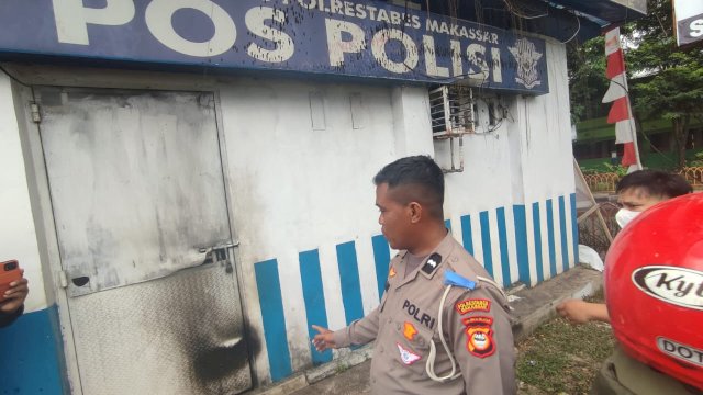 Penampakan Pos Polisi di Makassar usai diserang OTK di Pos Polisi Lalulintas di pertigaan Jalan Andi Pangeran Pettarani-Sultan Alauddin.