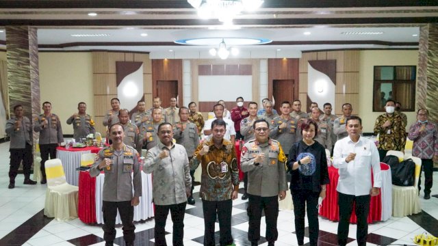 Rapat Dengar Pendapat dalam rangka Sinergitas Serta Percepatan Pemberantasan dan Pencegahan Tindak Pidana Korupsi Terintegrasi antara KPK dan Polda Gorontalo. Kegiatan ini digelar di Aula Markas Polda Gorontalo, Rabu (5/10/2022).