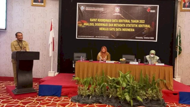 Dinas Komunikasi, informatika dan statistik (Diskominfotik) Provinsi Gorontalo, melaksanakan rapat koordinasi (Rakor) dalam rangka memperkuat Metadata Statistik Sektoral tahun 2022, Senin (10/10/2022) di Ballroom Hotel Grand Q Kota Gorontalo.