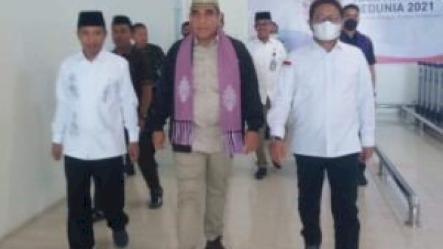 Wakil Ketua MPR RI, Ahmad Muzani berkunjung ke Provinsi Gorontalo dan disambut hangat Penjabat Gubernur Gorontalo, Hamka Hendra Noer di terminal kedatangan Bandara Djalaludin, Kabupaten Gorontalo, Rabu (12/10/2022).