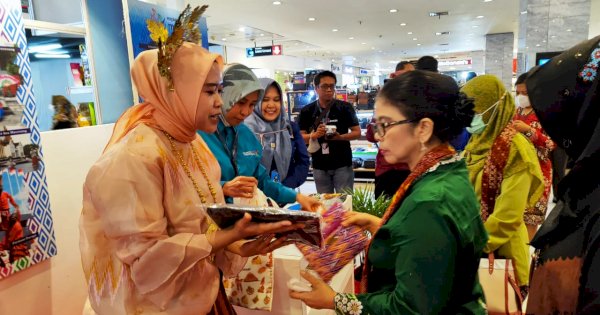 Usai Buka PDN Expo 2022, Istri Wagub DIY Sambangi Stand Dispar Makassar