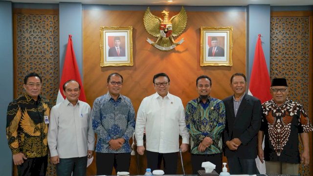 Gubernur Sulawesi Selatan, Andi Sudirman Sulaiman saat diundang menjadi narasumber di Kantor Dewan Pertimbangan Presiden (Wantimpres) di Jalan Veteran III Nomor 2, Jakarta, Jumat, (14/10/2022).