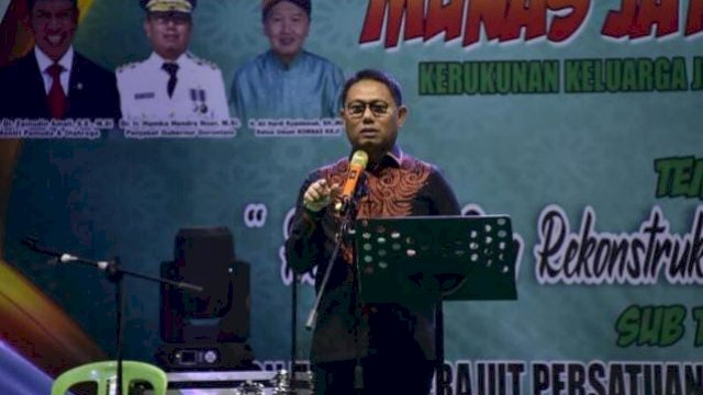 Penjabat Gubernur Gorontalo Hamka Hendra Noer, saat membuka pelaksanaan Musyawarah Nasional Kerukunan Keluarga Jaton Indonesia (KKJI) ke-tiga di Kampung Jawa Yosonegoro, Kecamatan Limboto, Kabupaten Gorontalo, Jumat malam (14/10/2022).