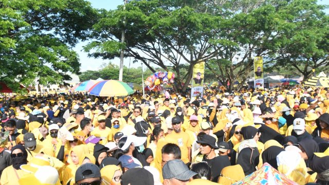 Jalan sehat Partai Golkar Luwu Utara diikuti sedikitnya 42.000 peserta. Jumlah ini di klaim terbanyak se-Sulawesi Selatan.