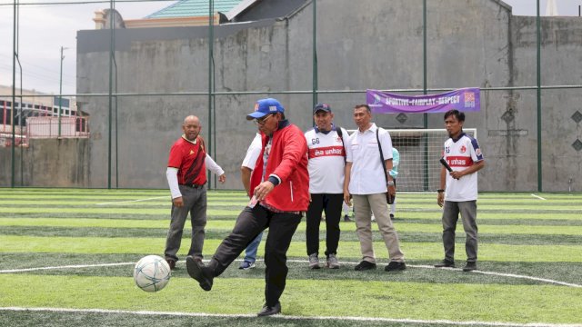 Wali Kota Makassar, Moh Ramdhan Pomanto saat membuka Turnamen Mini Soccer IKA Unhas AAS Cup 1 2022, di Lapangan Satria Mini Soccer, Jalan Baso Dg Bunga No 81 Sungguminasa Kabupaten Gowa.