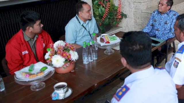 Wali Kota Makassar Moh Ramdhan 'Danny' Pomanto memberikan saat audiens dengan pihak Gojek di kediaman pribadinya, Jalan Amirullah, Senin (17/10/2022).