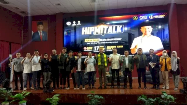 Ketua Umum BPP HIPMI, Akbar Himawan Buchari membawakan kuliah umum bertajuk "Yes, We Are The Great Enterpreneur” di Ballroom Teater Menara Pinisi Universitas Negeri Makassar (UNM), Senin (17/10/2022).