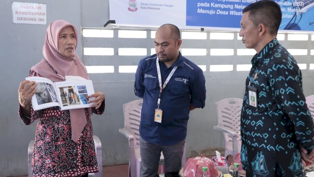 Kadispar Kota Makassar Muhammad Roem bersama staf berkunjung ke Pulau Lae - Lae untuk melakukan silaturahmi sekaligus menghadiri kegiatan Sosialisasi EBT (Energi Baru Terbarukan), di Pulau Lae-lae, Makassar, pada Kamis (20/10/2022). 