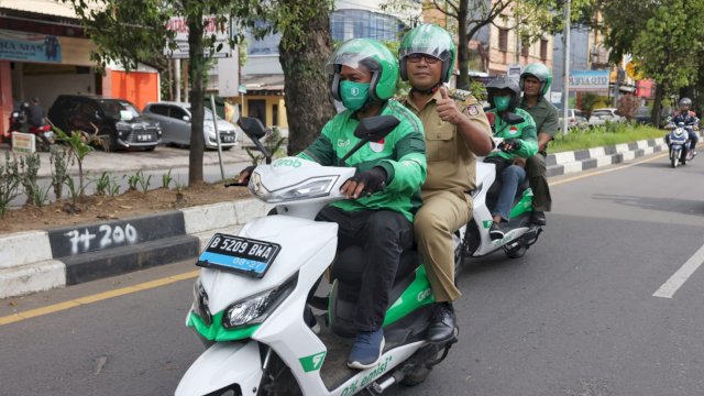 Ojol Day Pemkot Makassar sudah memasuki pekan keenam sejak di suarakan Wali Kota Makassar Moh Ramdhan “Danny” Pomanto 20 September lalu. Ojol day ini di peruntukkan bagi ASN dan Laskar Pelangi Pemkot Makassar untuk senantiasa menggunakan ojol tiap hari Selasa.