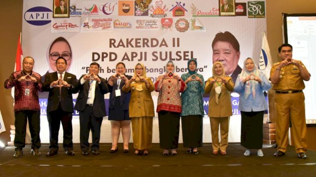 Rapat Kerja Daerah (Rakerda) II sekaligus Pengukuhan Pengurus DPC Asosiasi Perusahaan Jasa Boga Indonesia (APJI), yang dilaksanakan di Hotel The Rinra, Selasa (25/10/2022).