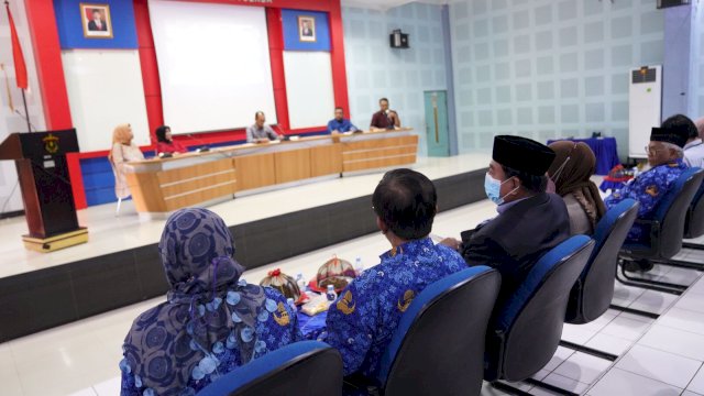 Sekertaris Daerah Provinsi Sulawesi Selatan (Sulsel), Abdul Hayat Gani saat menghadiri Deklarasi Penertiban Penggunaan Bahasa Negara, di Aula Prof Mattulada Fakultas Ilmu Budaya Universitas Hasanuddin, Makassar, Jumat, 28 Oktober 2022.