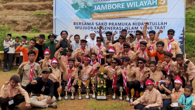 Pandu Ponpes Al-Bayan Islamic School Hidayatullah kampus Makassar dan Tompobulu menyapu bersih hampir seluruh juara di semua jenis lomba pada ajang Jambore Wilayah (Jamwil) III Pandu Hidayatullah se-Sulsel di kawasan Wadi Barakah Ponpes Hidayatullah Tompobulu, Pucak, Maros, 28 hingga 30 Oktober 2022. 