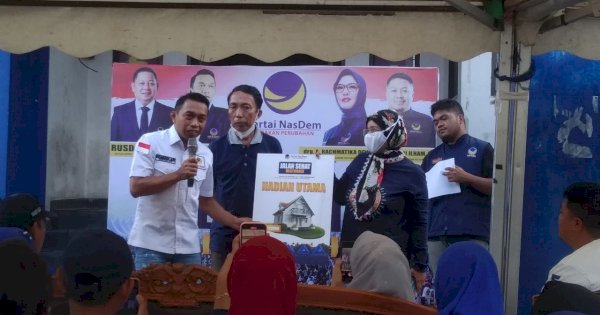 NasDem Makassar Serahkan Hadiah Jalan Sehat Restorasi