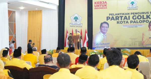 Taufan Pawe Lantik Golkar Palopo, RMB Bentuk Kader Milenial