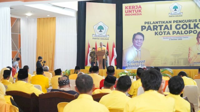 Taufan Pawe Lantik Golkar Palopo, RMB Bentuk Kader Milenial