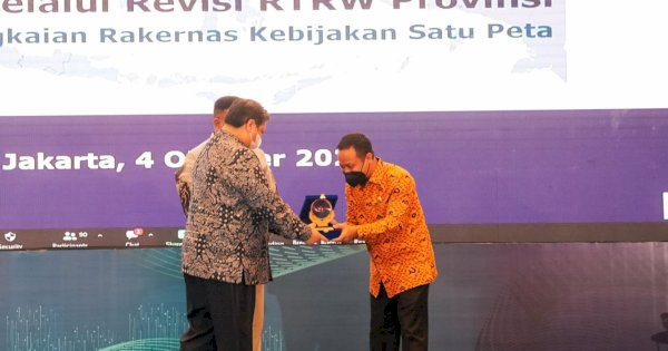 Andi Sudirman Raih Penghargaan Nasional dari Menko Perekonomian RI