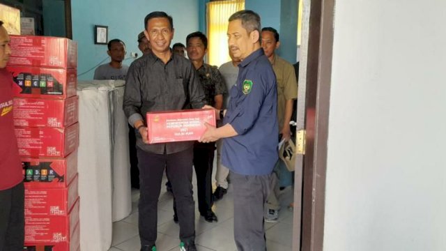 Pemprov Sulsel melalui Dinas Sosial Provinsi Sulsel menyalurkan bantuan kepada warga korban banjir di Kota Palopo.