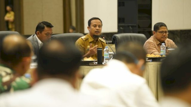 Gubernur Sulawesi Selatan, Andi Sudirman Sulaiman mendorong penggunaan produk dalam negeri.