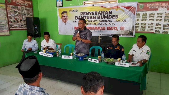 Anggota DPR RI Dapil Sulsel III, Muhammad Fauzi kembali menyerahkan bantuan Badan usaha milik desa (BUMDes). Kali ini yang menerima program adalah BUMDES di Desa Dandang, Kecamatan Sabbang Selatan Luwu Utara, Rabu (12/10/2022).