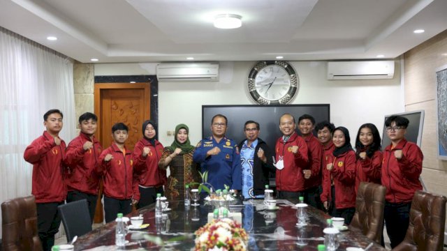 Wali Kota Makassar, Moh Ramdhan 'Danny' Pomanto resmi melepas tim karate Makassar yang akan bertanding di Pekan Olahraga Provinsi (Porprov) Sulawesi Selatan di Sinjai dan Bulukumba, di kediaman pribadinya Jalan Amirullah, pada Kamis (13/10/2022). 