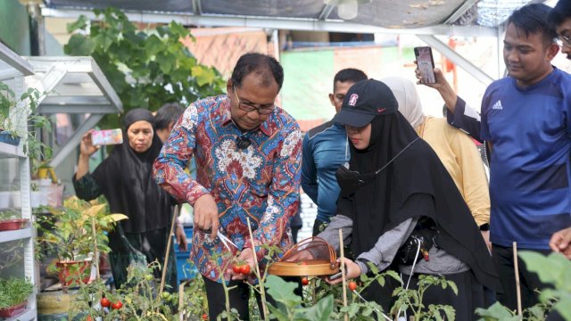 Wali Kota Makassar Moh Ramdhan ‘Danny’ Pomanto menyambangi Lorong Wisata Haderslave di Kelurahan Maloku, Kecamatan Ujung Pandang, pada Ahad (16/10/2022).