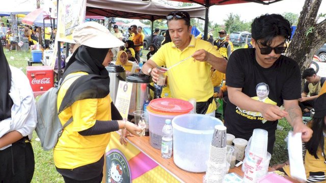 Jalan Sehat Partai Golkar Luwu Utara yang digelar dalam rangka memeriahkan HUT Ke-58 Golkar, Minggu (16/10/2022), di Lapangan Tamsis Masamba, sukses besar.