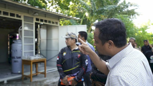 Masyarakat Desa Pulau Persatuan, Pulau Kanalo 2, Kecamatan Pulau Sembilan, Kabupaten Sinjai merasa bersyukur dengan hadirnya teknologi pengolahan air siap minum (arsinum), yang merupakan program dari Pemprov Sulsel.