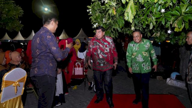 Sekertaris Daerah Provinsi Sulawesi Selatan (Sulsel), Abdul Hayat Gani, membuka Festival Takabonerate 2022, di Taman Pelangi, Kabupaten Kepulauan Selayar, pada Ahad (23/10/2022).